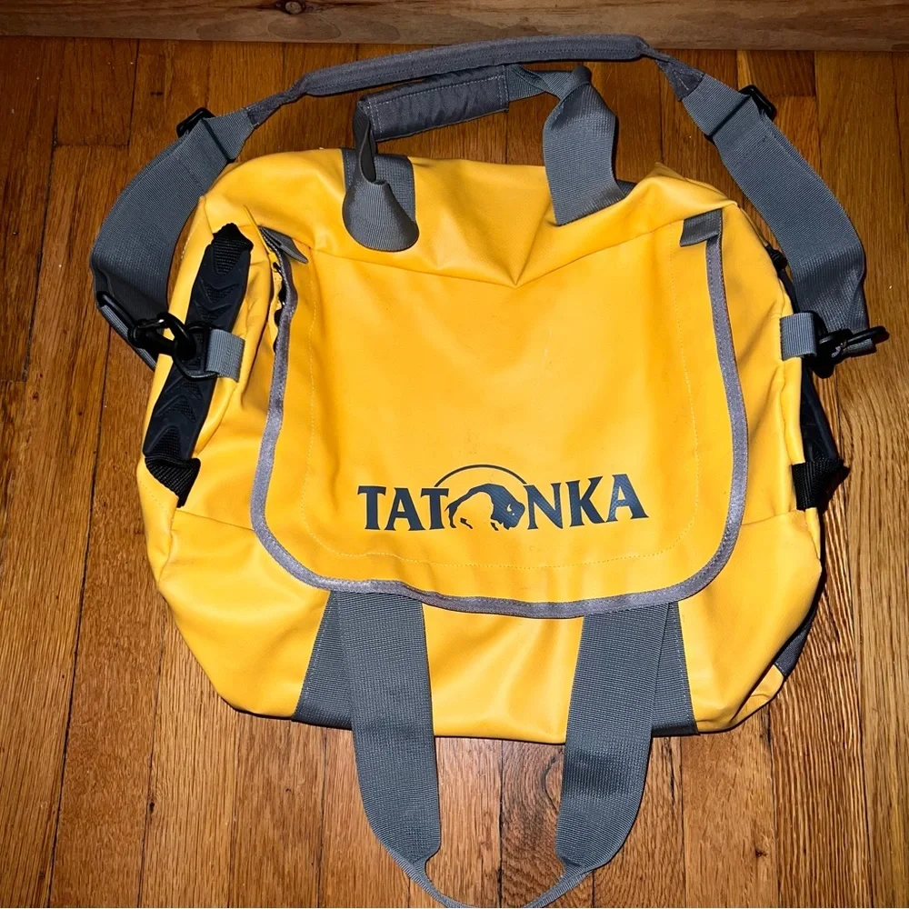 Tatonka Barrel XS Travel bag with removable shoulder strap. Excellent condition.
